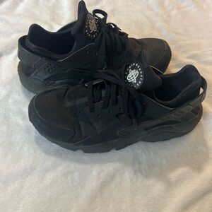 Nike Men’s Black Athletic Sneakers